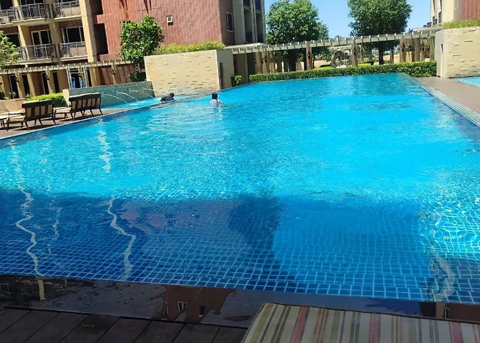 Bp1637 Facing Pool With Balcony Near Moa Bp1637 * Manila